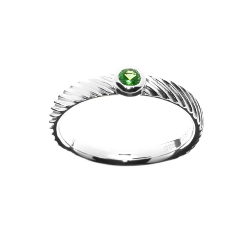 Ring Tsavorite Waves